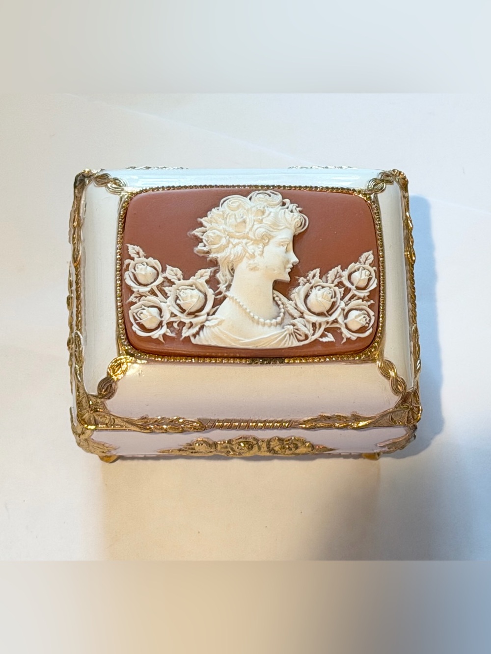Vintage Sankyo Japan Cameo White and Rose Decorative Jewelry Box